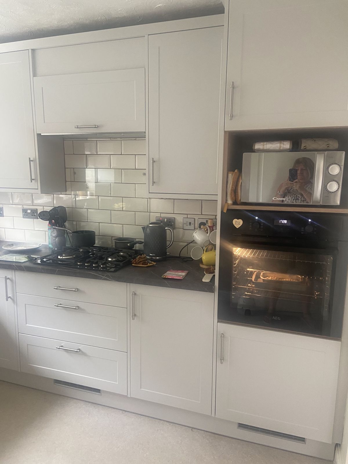 Built-in oven and microwave housing beside the hob